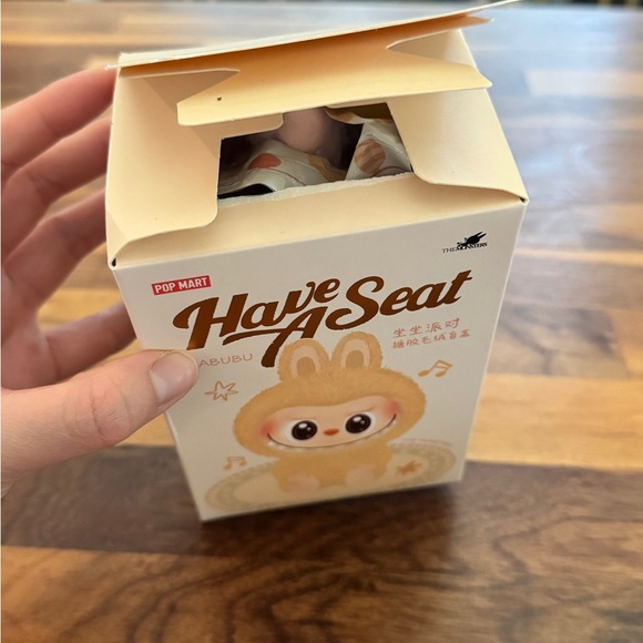 Pop Mart Labubu - The Monsters - Have A Seat - Dada - Picture 3 of 4